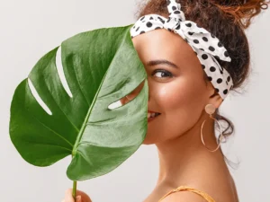 Beautiful-woman-hide-behind-a leaf